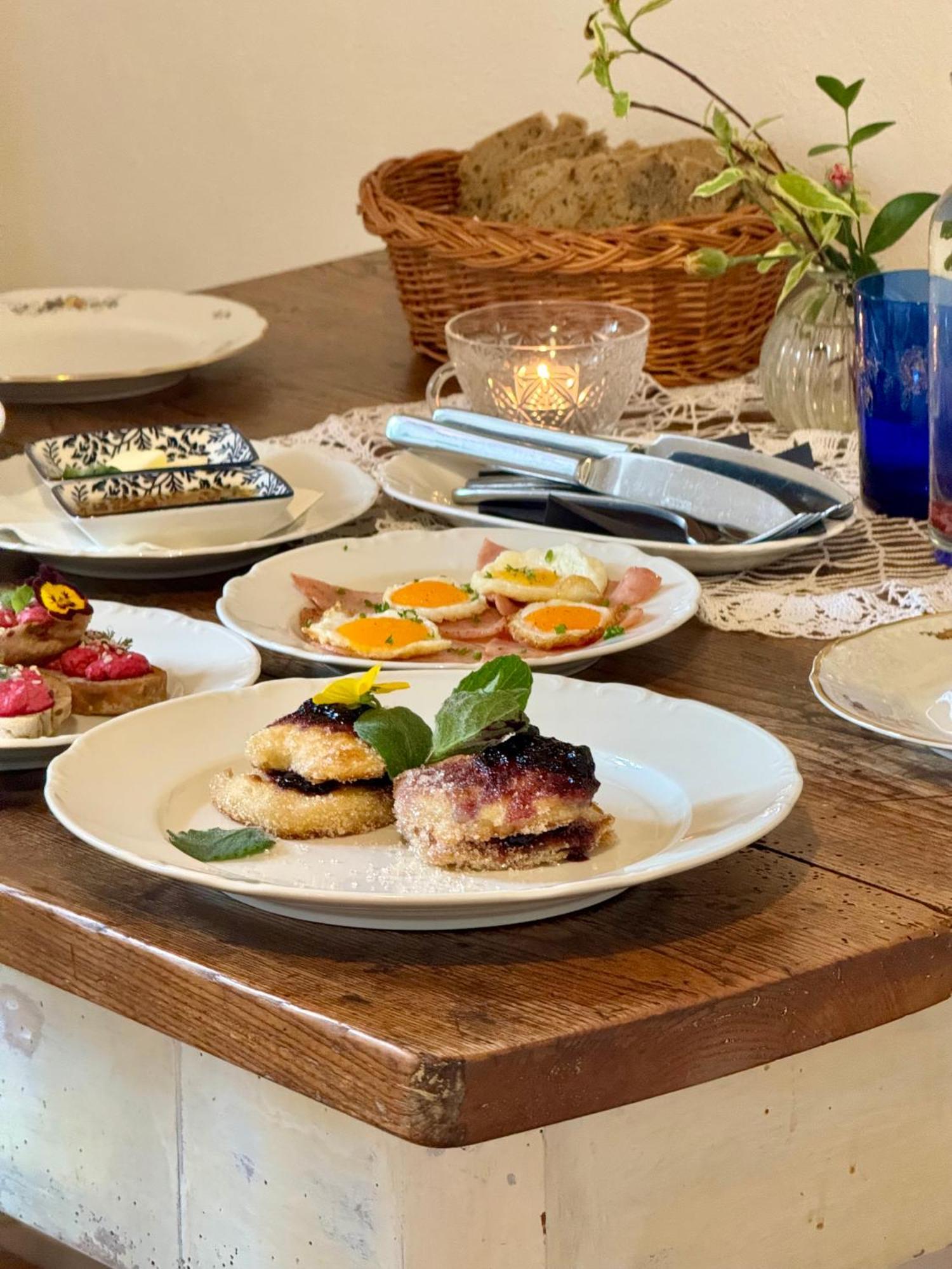 ホテル Restaurant A Penzion Na Cechach Korouhev エクステリア 写真