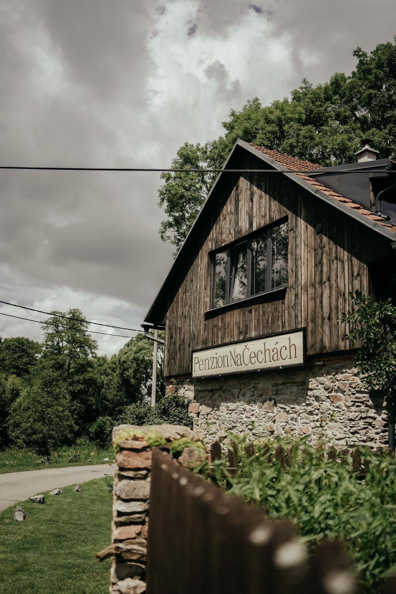 ホテル Restaurant A Penzion Na Cechach Korouhev エクステリア 写真
