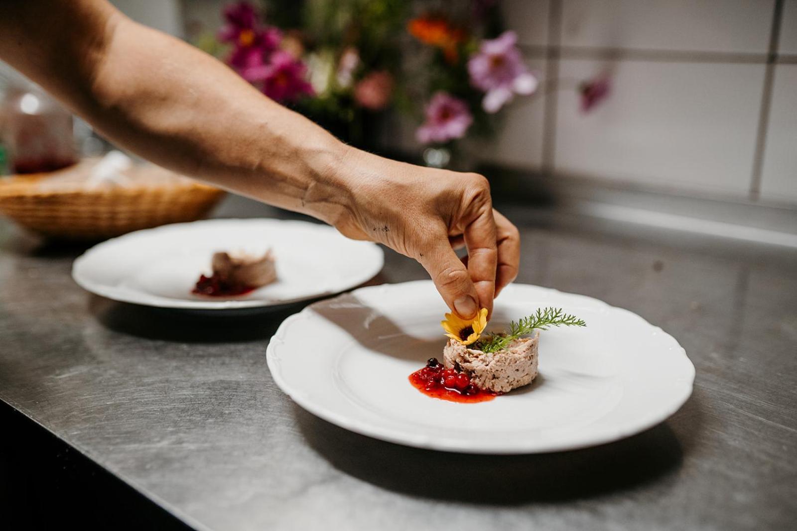 ホテル Restaurant A Penzion Na Cechach Korouhev エクステリア 写真