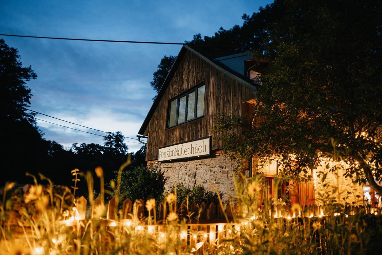 ホテル Restaurant A Penzion Na Cechach Korouhev エクステリア 写真