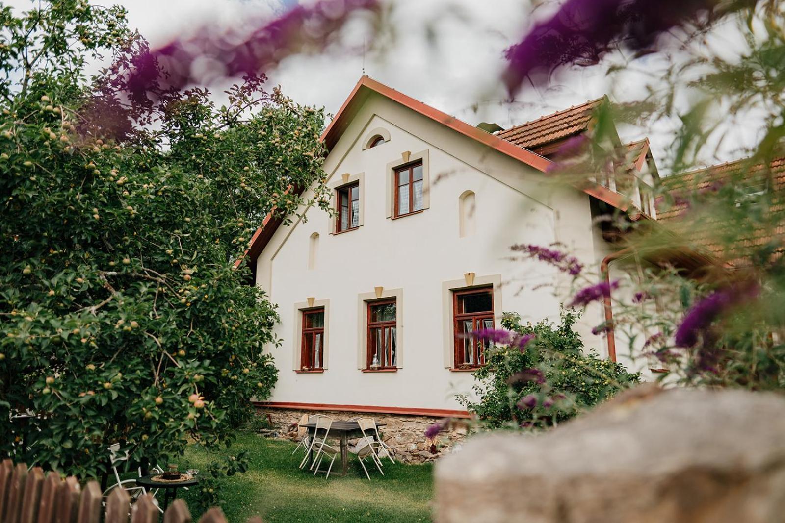 ホテル Restaurant A Penzion Na Cechach Korouhev エクステリア 写真
